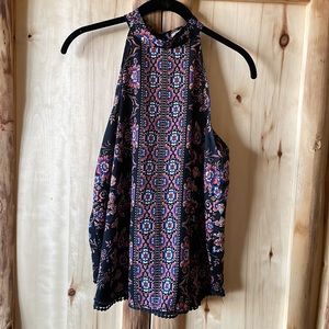 Lily White sleeveless top M